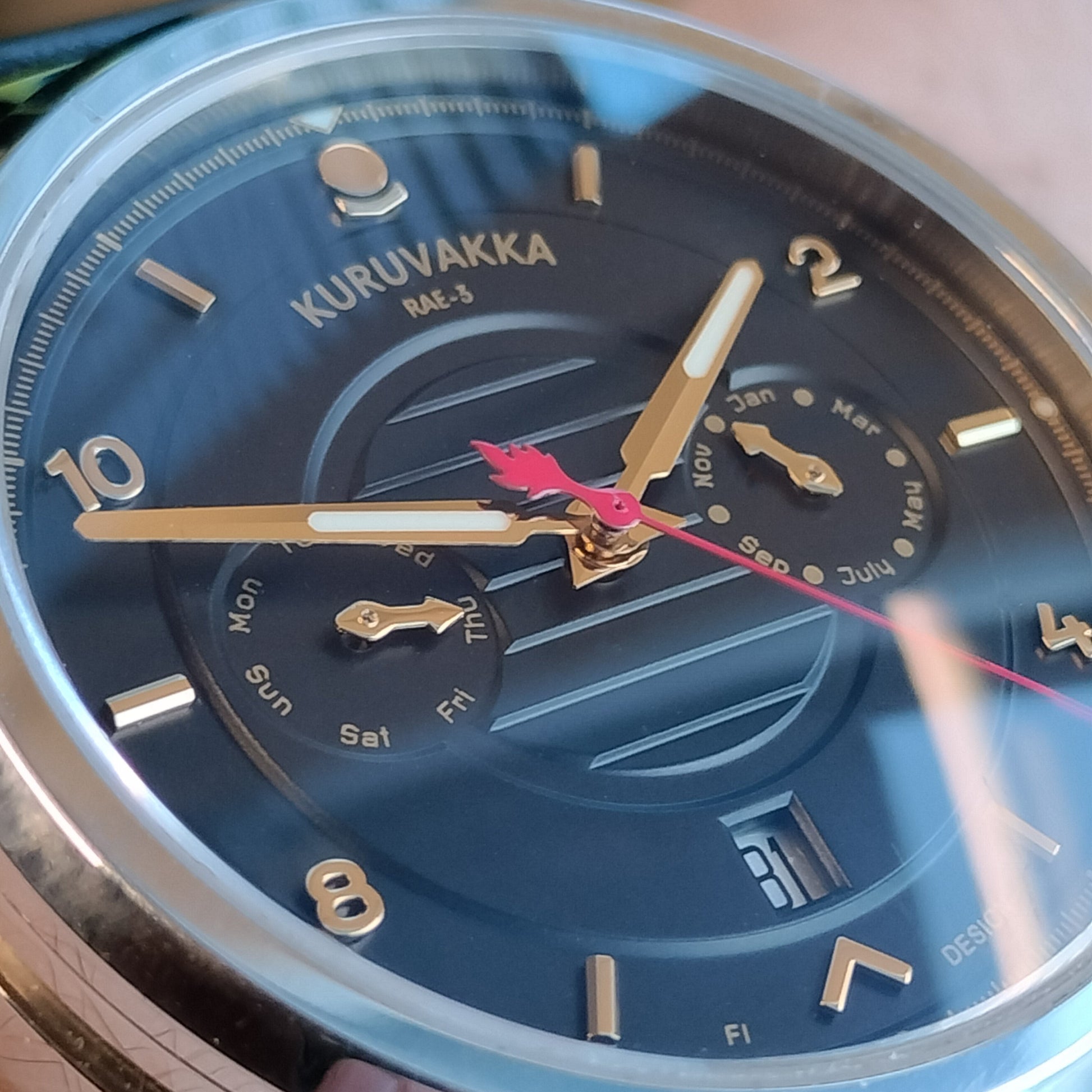 Golden hands black dial mechanical wristwatch